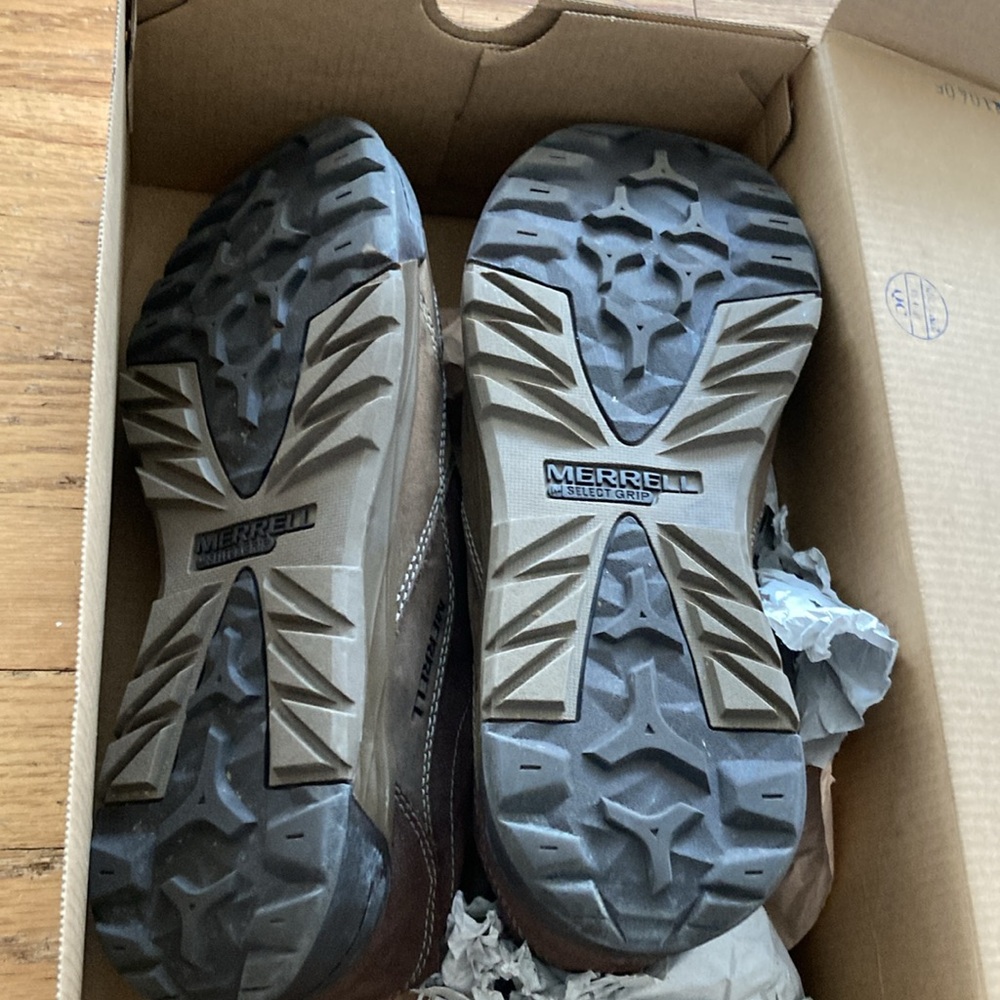 NWOT Merrell Men’s shoe. Brand new. Size doesn’t fit - Picture 5 of 6